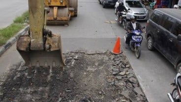 Hati-hati, Jembatan Cilincing Dipenuhi Lubang