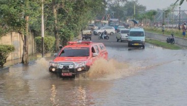 Sungai Cisadane Meluap di Tangerang, Jl Teuku Umar Tergenang