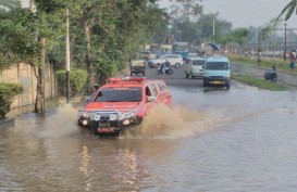 Sungai Cisadane Meluap di Tangerang, Jl Teuku Umar Tergenang