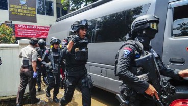 BOM PANCI CICENDO: Densus 88 Geledah Rumah Tersangka Teroris Yayat