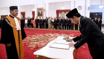 Jokowi Lantik Hatta Ali Sebagai Ketua MA