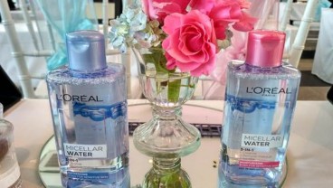 Membersihkan dan Melembabkan Wajah dengan Micellar Water