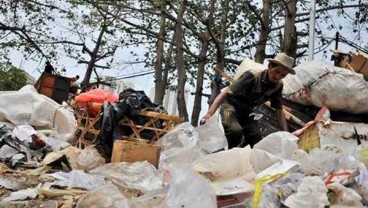 Gugah Kesadaran Bahaya Sampah, Umat Katolik Rawamangun Gelar Kirab Ekologis