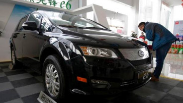 China Pertimbangkan Tunda Aturan Terkait Mobil Listrik