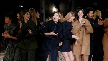 Stella McCartney Hidupkan Paris Fashion Week dengan Aksi Dansa