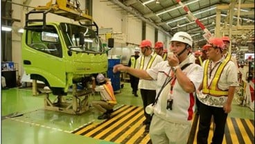 Pabrik Hino Distribusi Suku Cadang ke Depo di Kalimantan, Sumatra, Jawa