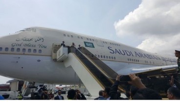 Ribuan Warga Lepas Raja Salman Tinggalkan Bali. Ada yang Rela Tutup Dagangannya