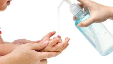 Awas, Penggunaan Hand Sanitizer Berbahaya Bagi Anak