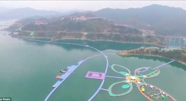 Asiknya Wisata Jalan Terapung di China