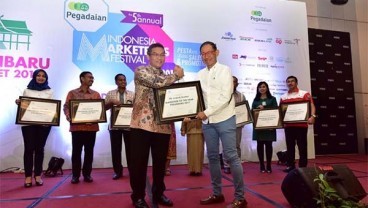 Dirut Bank Riau Kepri Terima Penghargaan dari Markplus