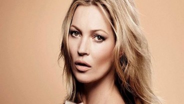 Kate Moss Senang Naik Angkutan Umum