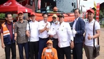 Hino Uji Emisi Truk Sampah Bantar Gebang