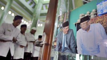 KH. HASYIM MUZADI WAFAT : Tokoh Islam dan Pejabat Pemerintah Berkumpul di Al-Hikam, Depok