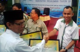 Pemkab Pelalawan Beri Penghargaan CSR pada Asian Agri