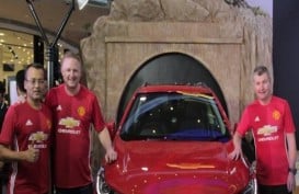 Dua Pemain Legendaris MU Meriahkan Test Drive Chevrolet Trax