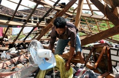 PUTING BELIUNG Terjang Sampang. Sejumlah Rumah Rusak