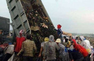 Sumarsono Minta Sampah di Kali Gendong Terus Dibersihkan