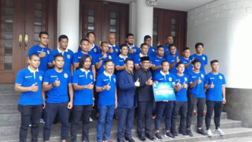 Emil Berikan Bonus Rp150 Juta untuk Persib