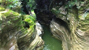 Menelusuri Miniatur Grand Canyon di Kedung Cinet