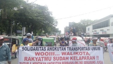 DPR : Selesaikan Persaingan Transportasi Online & Konvensional