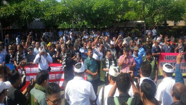Jalan Tengah bagi 'Pemburu Argo'