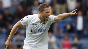 Komit Bela Swansea, Clement Sebut Sigurdsson Layak Main di Madrid