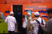Demo 313 : Bus Toilet Milik DKI Dipadati Pengunjukrasa