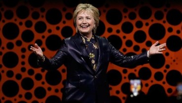 Berubah Total, Begini Penampilan Baru Hillary Clinton