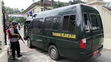 Pria Bercadar Hitam Serang Markas Polres Banyumas