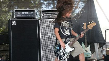 Korn Punya Bassis Baru Umurnya 12 Tahun