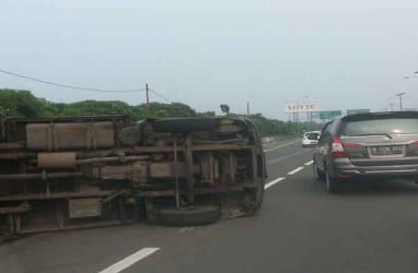 Truk Terguling di Tol Sedyatmo, Lalu Lintas Tersendat