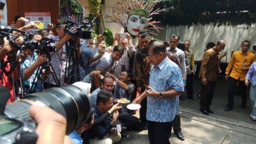 PILKADA DKI 2017: Usai Nyoblos, Wapres JK Disuguhi Bir Pletok