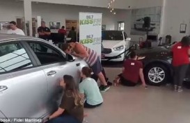 Berani Ikut Kontes Mencium Mobil Selama 50 Jam?