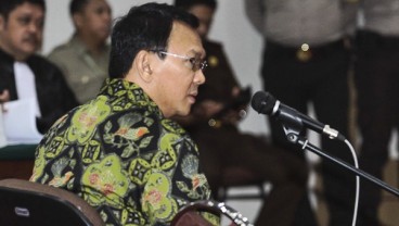 SIDANG DUGAAN PENODAAN AGAMA: Ahok Dituntut 1 Tahun Penjara. Minggu Depan Bacakan Pledoi