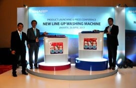 Pabrikan Elektronik: Sharp Tahan Investasi