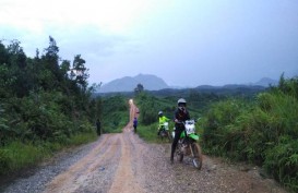 Jalan Paralel Perbatasan Kalbar Rampung Akhir 2018