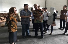 ATURAN PERMENDAG No. 20: Mendag Sidak Gudang Distributor Bahan Pokok