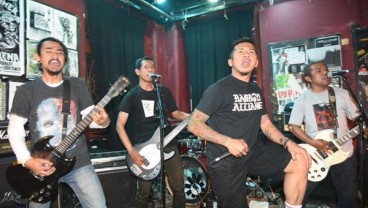 Band Asal Bandung, Jeruji, Tur di 21 Kota di Eropa