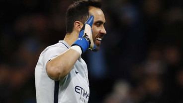 Claudio Bravo Absen Hingga Akhir Musim