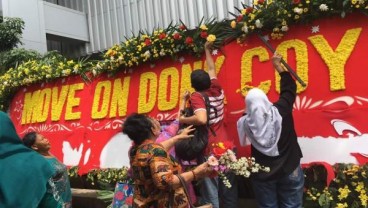 Pendukung Ahok-Djarot Pereteli  Bunga "Dukung Oke Oce"