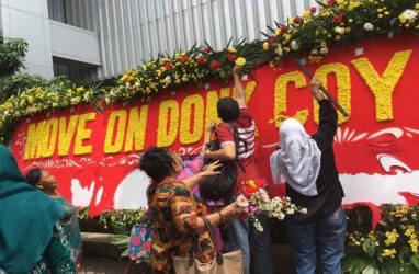 Pendukung Ahok-Djarot Pereteli  Bunga "Dukung Oke Oce"