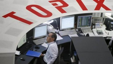 BURSA JEPANG: Minim Aksi Beli Jelang Golden Week, Nikkei 225 & Topix Ditutup Melemah