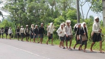 Rayakan Seba, Warga Badui Dalam Jalan Kaki 40 Km