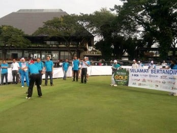Bisnis Indonesia Gelar Turnamen Golf Perdana di Surabaya