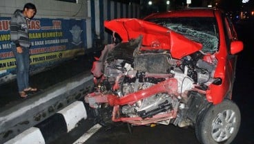 TABRAKAN MAUT CILOTO-PUNCAK: Arus Lalu Lintas Macet Hingga 11 KM