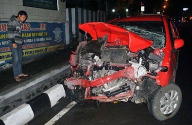 TABRAKAN MAUT CILOTO-PUNCAK: Arus Lalu Lintas Macet Hingga 11 KM