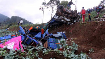 TABRAKAN MAUT CILOTO, PUNCAK: One Way ke Jakarta Dimajukan