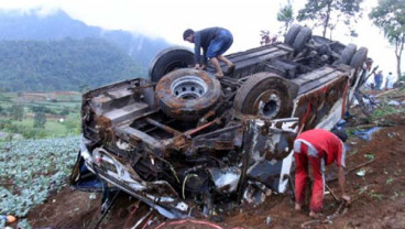 KECELAKAAN MAUT CILOTO, PUNCAK: Wisatawan Masih Bisa Lewat