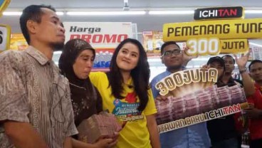 Dapat Rp300 Juta Tunai dari Ichitan, Warga Pekanbaru Ini Menangis Haru
