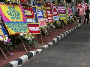 Polres Bekasi Kota Dikirimi Bunga